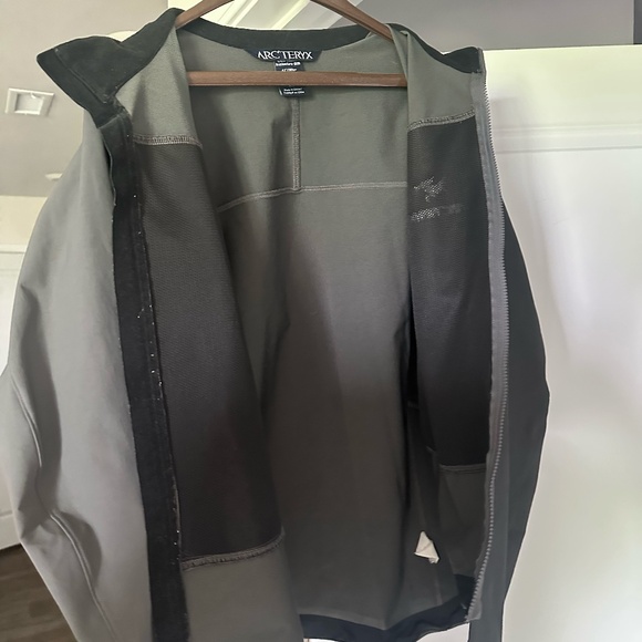 Large Arc'teryx Jacket - Picture 3 of 3